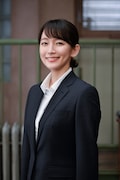 吉岡里帆演じる彩雲真空。
