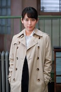 吉岡里帆演じる彩雲真空。