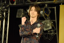 去り際にポーズを決める横浜流星。