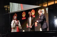 「Japan Expo2019」中継の模様。左から高橋洋子、緒方恵美。