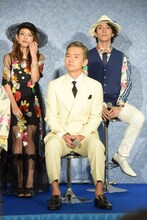 左から小沢真珠、渡部篤郎、大貫勇輔。