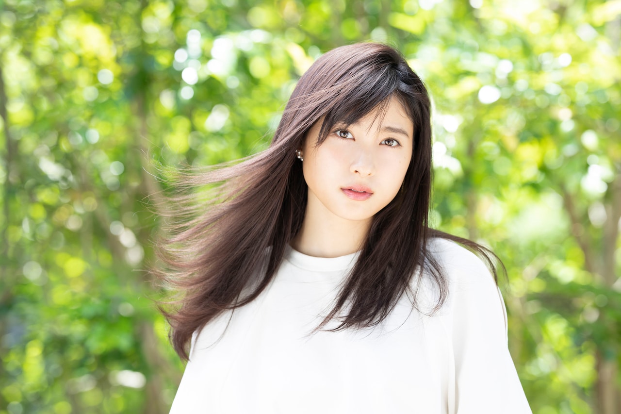 土屋太鳳主演でドラマ「Wの悲劇」制作、母親役は中山美穂