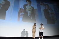 前売り特典発表の様子。