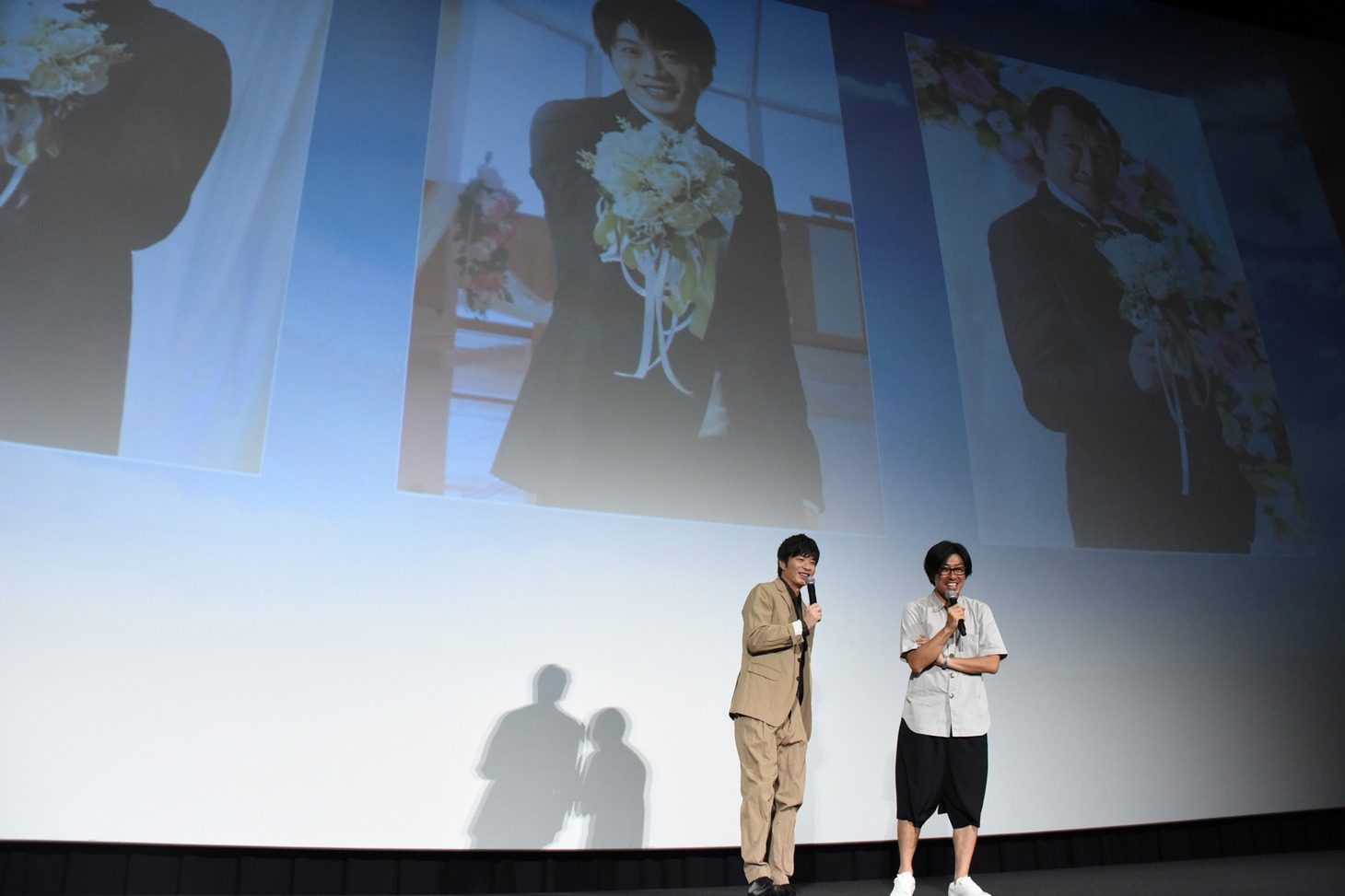 前売り特典発表の様子。