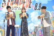 「ONE PIECE STAMPEDE」公開アフレコイベントの様子。左から山里亮太、指原莉乃、ユースケ・サンタマリア。