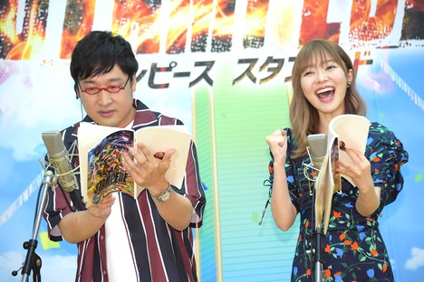 左から山里亮太、指原莉乃。