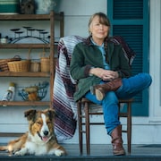 シシー・スペイセクが愛犬とくつろぐ「さらば愛しきアウトロー」新写真7枚