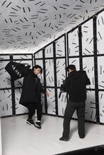 A|X アルマーニ エクスチェンジ×山崎賢人 キャンペーン映像のメイキング写真。