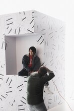 A|X アルマーニ エクスチェンジ×山崎賢人 キャンペーンビジュアルのメイキング写真。