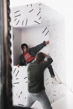 A|X アルマーニ エクスチェンジ×山崎賢人 キャンペーンビジュアルのメイキング写真。