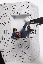 A|X アルマーニ エクスチェンジ×山崎賢人 キャンペーン映像のメイキング写真。