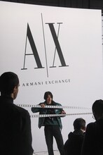 A|X アルマーニ エクスチェンジ×山崎賢人 キャンペーンビジュアルのメイキング写真。