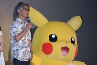 左から榊原幹典、ピカチュウ。
