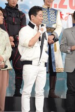 南光太郎コスプレで登壇した前野朋哉。