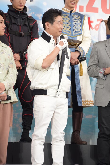 南光太郎コスプレで登壇した前野朋哉。