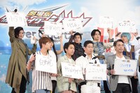 「時空を超えて行ってみたい時代は？」という質問に答えるキャストたち。