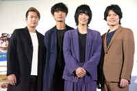 映画「広告会社、男子寮のおかずくん」公開記念舞台挨拶の様子。左から大山真志、小林且弥、黒羽麻璃央、崎山つばさ。