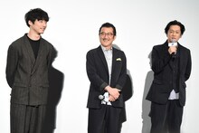 左から坂口健太郎、吉田鋼太郎、井浦新。