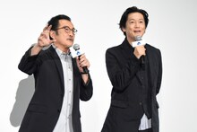 左から吉田鋼太郎、井浦新。