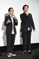 左から吉田鋼太郎、井浦新。