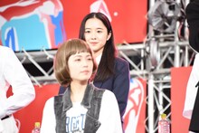 堀田真由（奥）