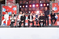 「べしゃり暮らし」記者会見の様子。