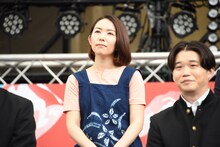 徳永えり（奥）