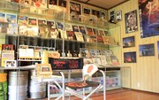 「俳優・今井雅之さん写真展」の様子。