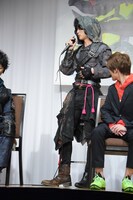 衣装がお気に入りだと話す中川大輔。