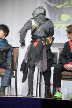 衣装がお気に入りだと話す中川大輔。