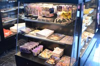 メインロビーのグッズ売り場。