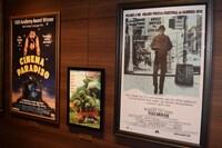 壁面に飾られているポスター。