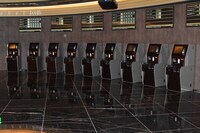 メインロビーの券売機。