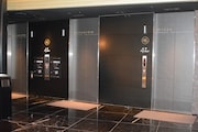 メインロビーのエレベーター。
