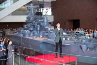 菅田将暉（中央）