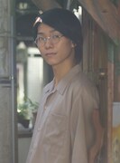 北川尚弥演じる青年時代の小宮久作。