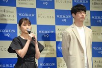 左から有村架純、坂口健太郎。