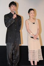 左から高良健吾、西川可奈子。