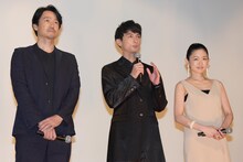 左から安部賢一、高良健吾、西川可奈子。