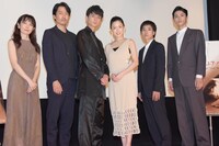 左から安里麻里、安部賢一、高良健吾、西川可奈子、三河悠冴、三宅亮輔。