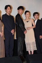 左から安部賢一、高良健吾、西川可奈子、三河悠冴。