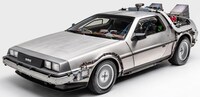 「バック・トゥ・ザ・フューチャー」のデロリアン。