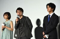 左から森七菜、新海誠、醍醐虎汰朗。