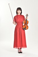 ドラマ「G線上のあなたと私」より、波瑠演じる小暮也映子。(c)TBS