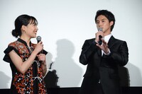 左から木竜麻生、白石隼也。