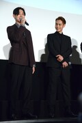 左から松田翔太、窪田正孝。