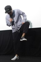 ミサンガを見せるムン・ソンホ。