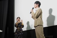 左から山田杏奈、望月歩。