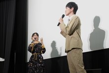 左から山田杏奈、望月歩。