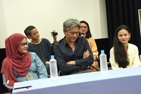 記者会見の様子。